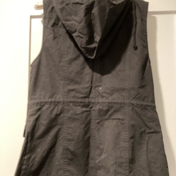 Woman’s Black, hooded, utilitarian vest. - Picture 2 of 3